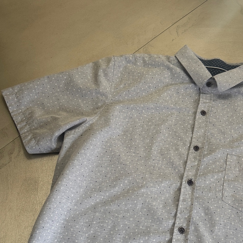 Classic Gray Button-Down Shirt for Men - Picture 4 of 9